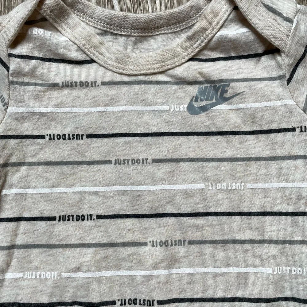 Nike Baby Shirts Summer Bundle of 4 | 6 - 9 months | White, Beige